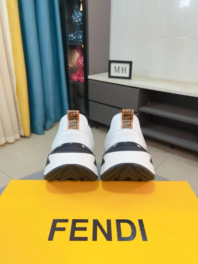 Factory price 458🌹🌹[fendi] Fendi classic and comfortable men, this complex sneaker is made of soft calfskin➕genuine leather lining➕original ultra-light rubber material rough outsole. This unique light and thin style is suitable for the casual and exquisite sensibility of this season. It is comfortable and natural on the feet. It is an everyday style for casual travel in autumn and winter! 38/44